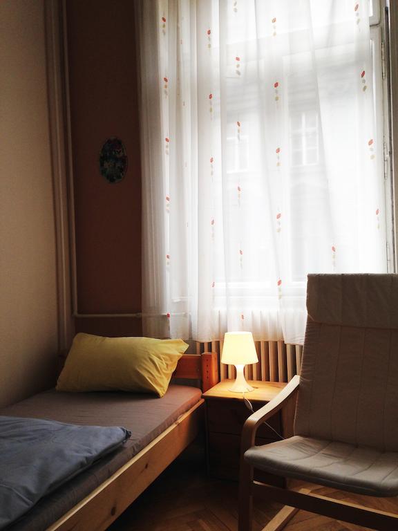 Yolo Hostel Budapeste Quarto foto