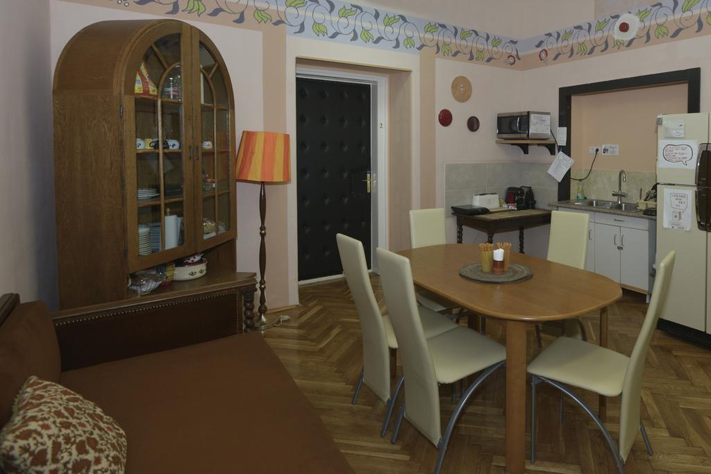Yolo Hostel Budapeste Quarto foto