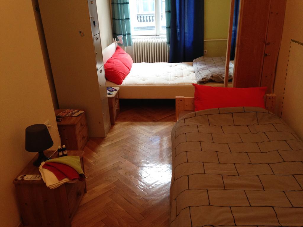 Yolo Hostel Budapeste Quarto foto