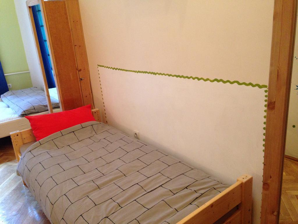 Yolo Hostel Budapeste Quarto foto