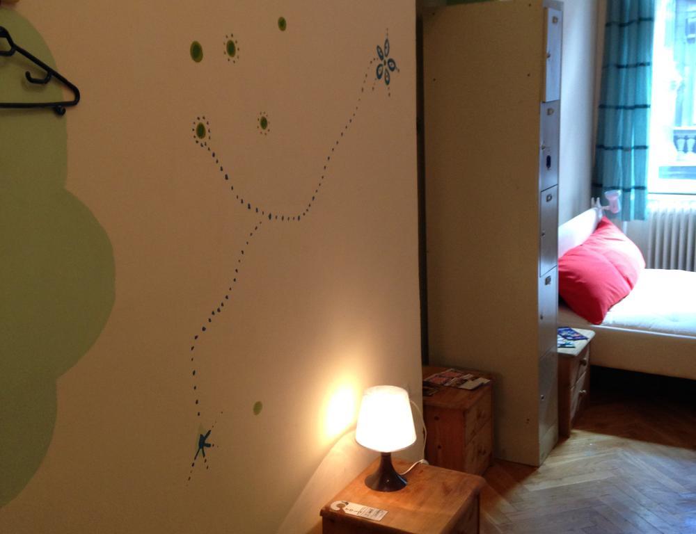 Yolo Hostel Budapeste Quarto foto