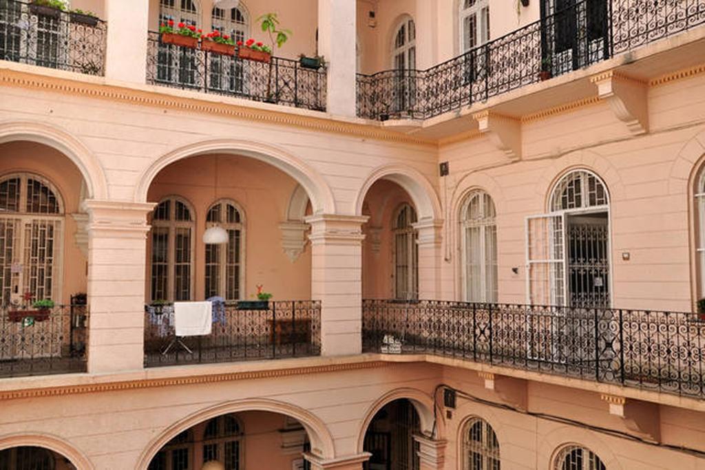 Yolo Hostel Budapeste Exterior foto