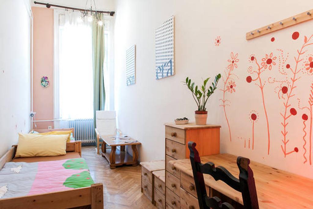 Yolo Hostel Budapeste Exterior foto